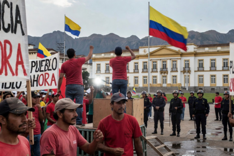 Trump alaba a “El Tigre” y reta a la izquierda en Colombia, mientras Cepeda acude a la CPI